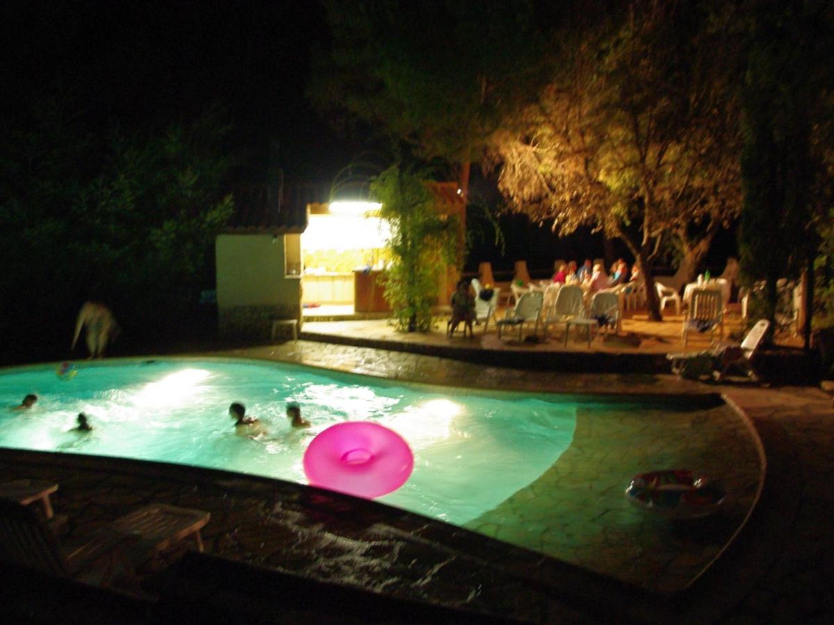 Location Villa Et Studios Roquebrune-Sur-Argens Roquebrune-sur-Argens Exterior foto