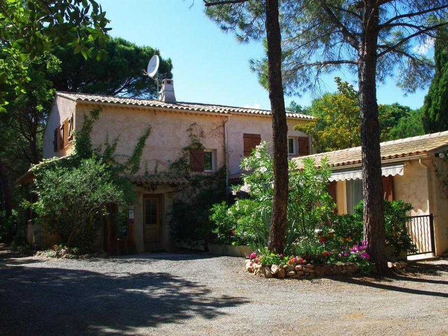 Location Villa Et Studios Roquebrune-Sur-Argens Roquebrune-sur-Argens Quarto foto