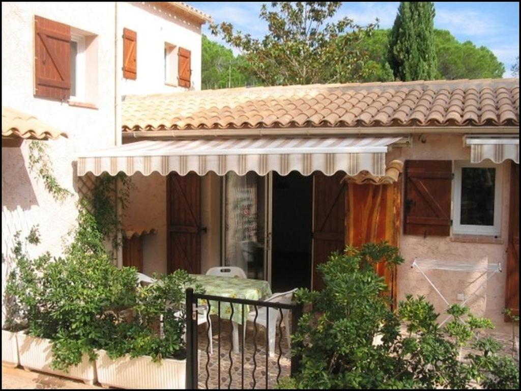 Location Villa Et Studios Roquebrune-Sur-Argens Roquebrune-sur-Argens Quarto foto