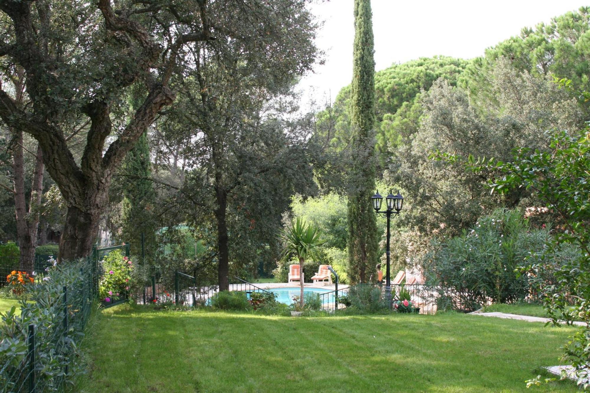 Location Villa Et Studios Roquebrune-Sur-Argens Roquebrune-sur-Argens Exterior foto