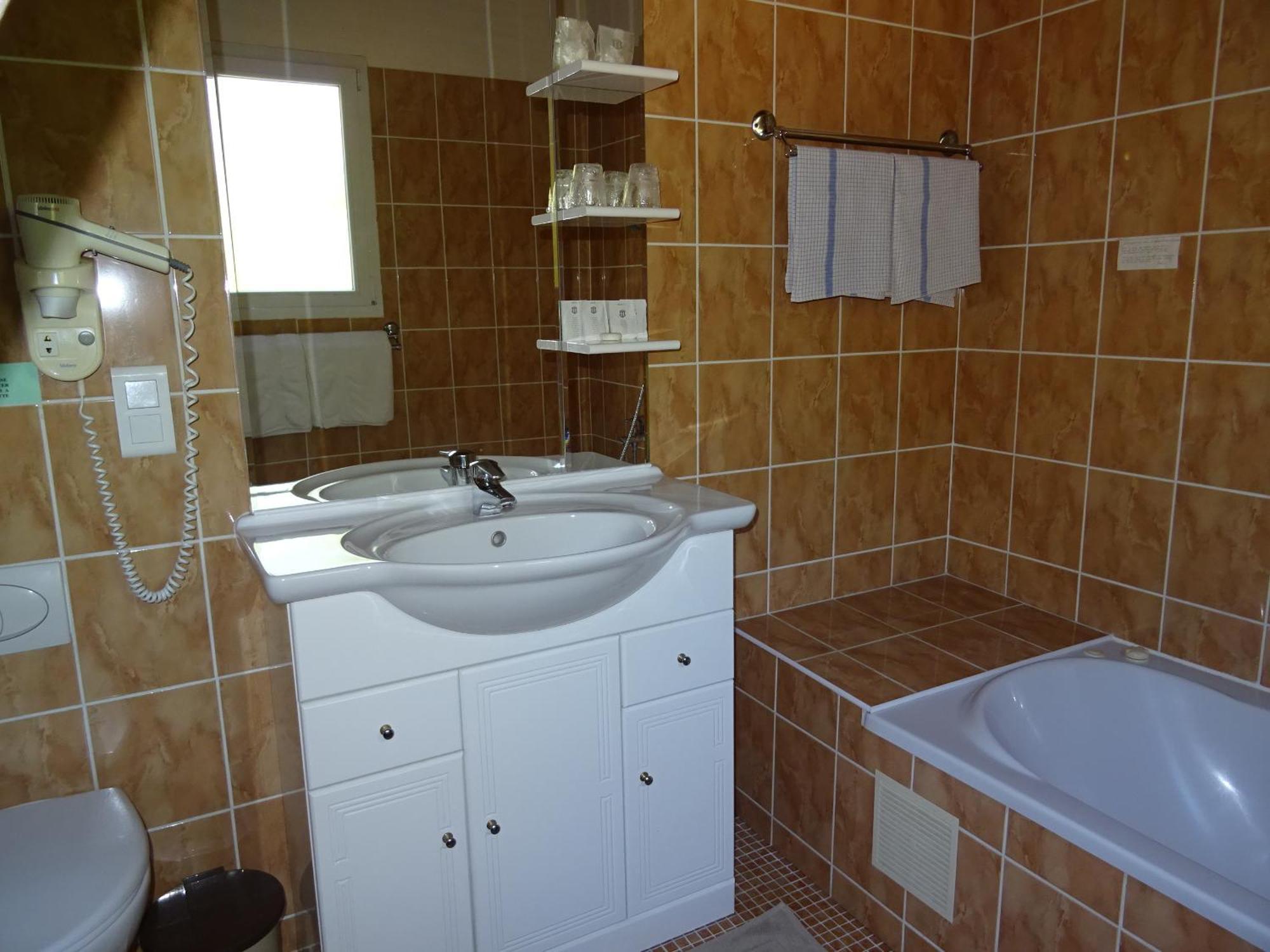Location Villa Et Studios Roquebrune-Sur-Argens Roquebrune-sur-Argens Exterior foto